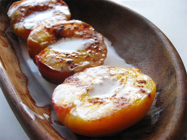 Creamy Pan-Fried Peaches with Cinnamon & Honey